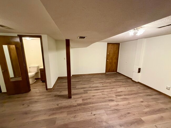 Building Photo - 928 E Market St