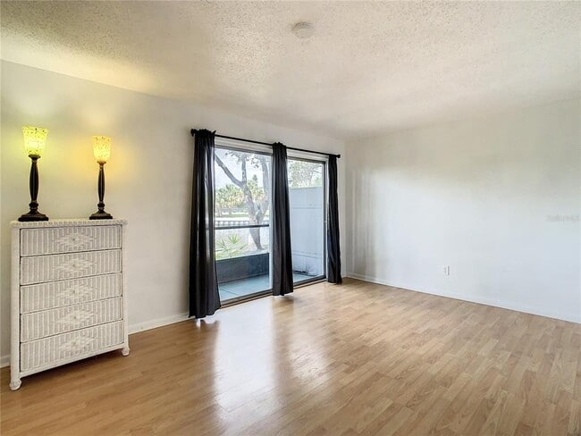 Building Photo - 9115 Tudor Dr