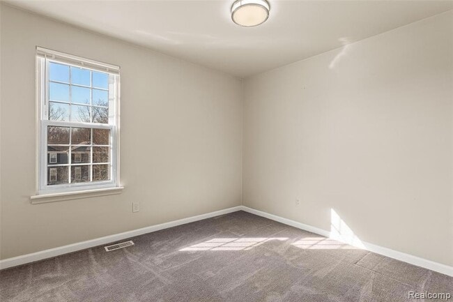 Building Photo - 2244 N Fairview Ln