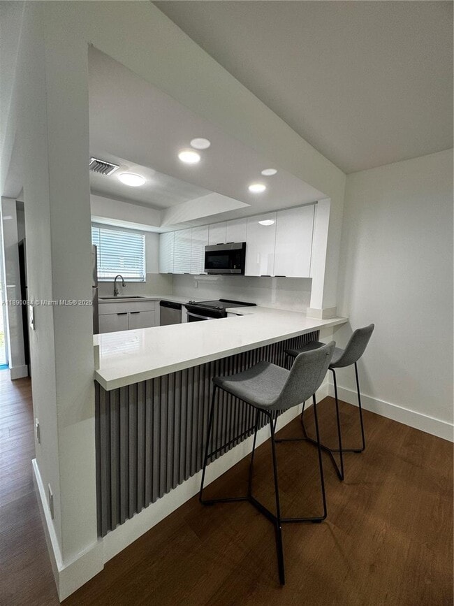Building Photo - 1460 SW 24th Ct