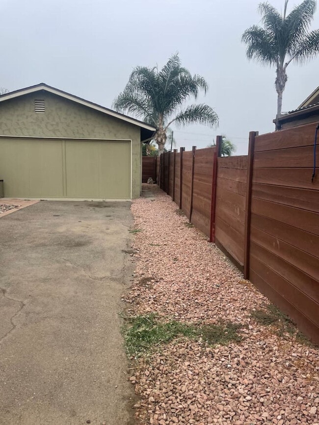 Building Photo - 1078 Cosmo Ave