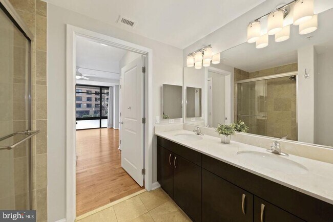 Building Photo - 440 L St NW