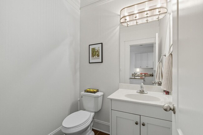 Building Photo - 4 Dearing St