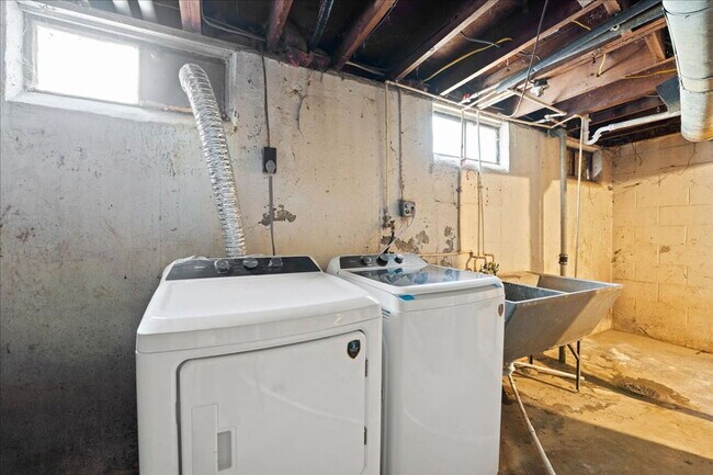 Building Photo - 3068 Worthington Ave