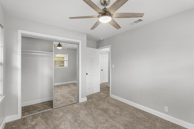 Building Photo - 5429 De Lange Ln