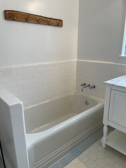 Building Photo - 4209 Vinton Ave
