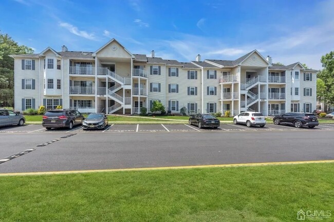 Top Floor Unit in Governors Point - 354 Wimbeldon Ct