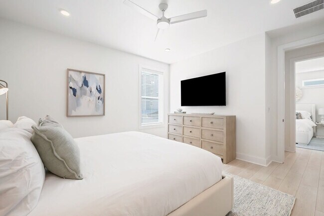 Building Photo - 31 Sarah St