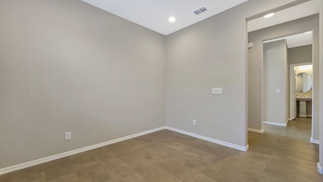 Building Photo - Brand new home!  Convenient to the 303 freeway!