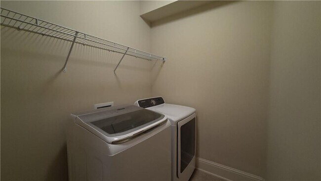 Building Photo - 3361 Lake McGinnis Dr