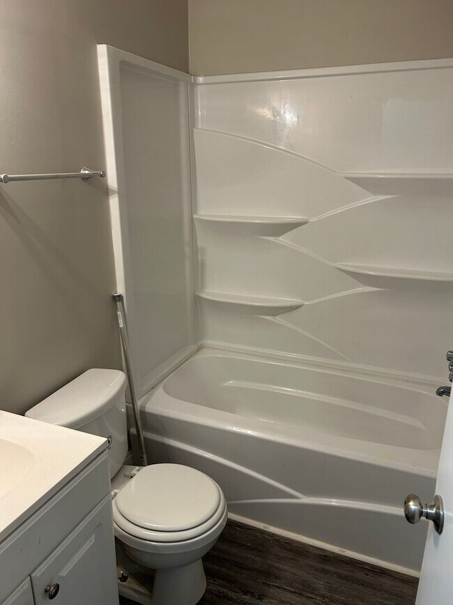 Building Photo - 412 Kingston Ave