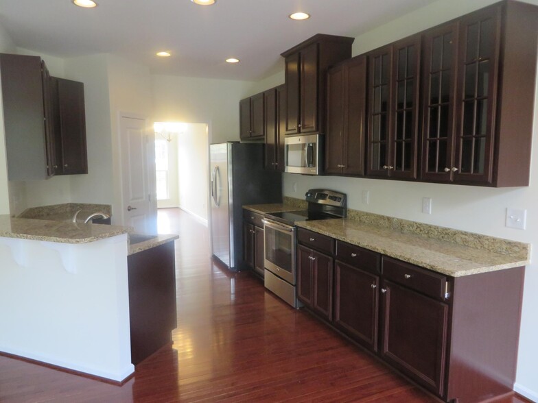 Kitchen - 1280 Madison Ln