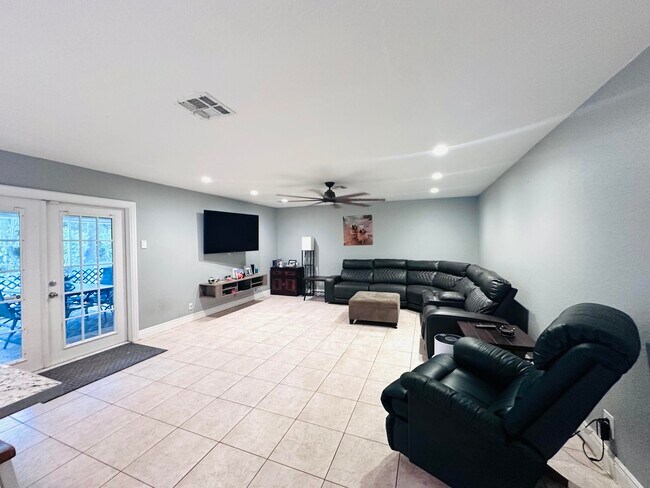 Building Photo - 4540 Mathis St