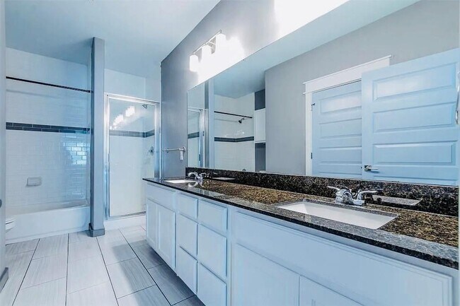 Building Photo - 200 Maple Ln