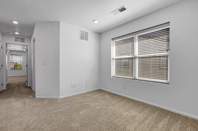 Building Photo - $2,595.00, 3 bed, 2.5 bath Townhouse in Au...