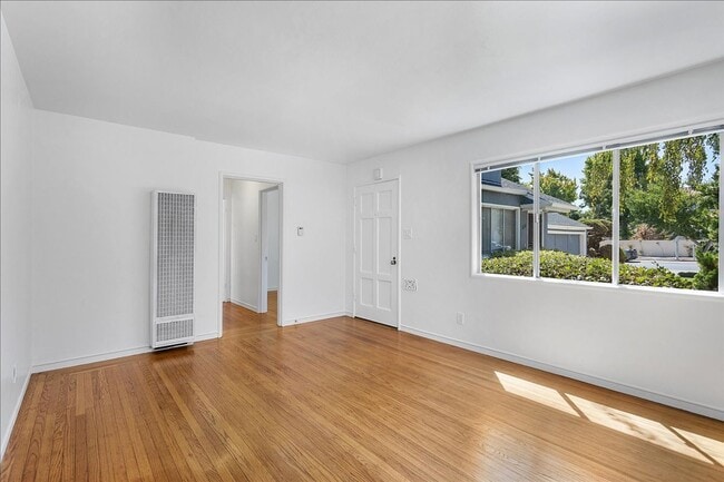 Building Photo - 3129 Fernside Blvd
