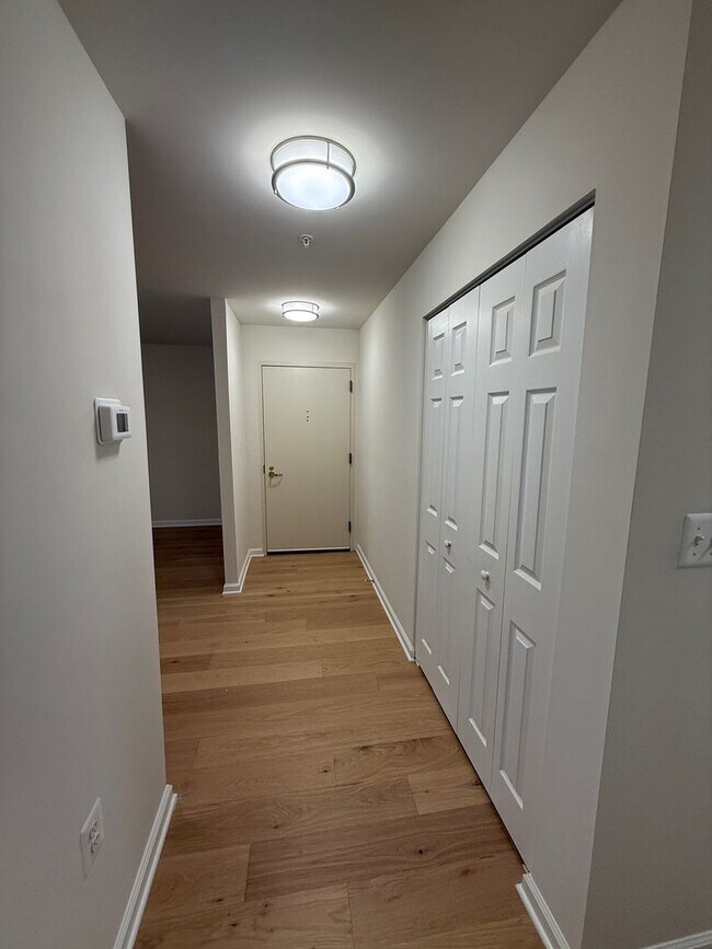 Building Photo - 2 Bedroom 1 Bathroom