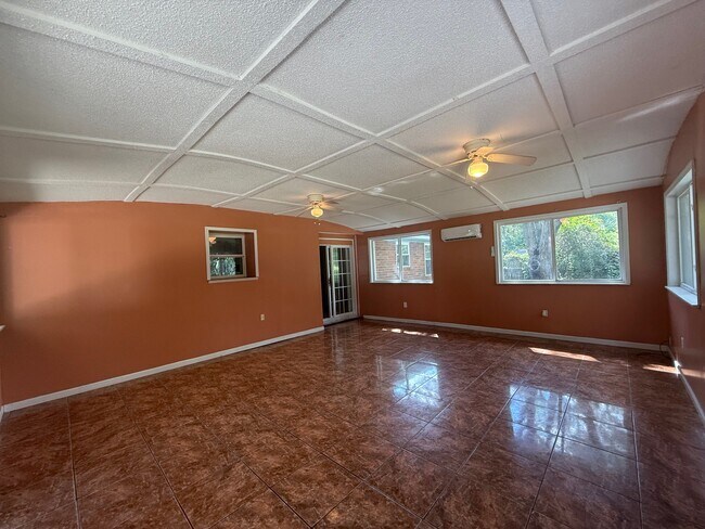 Building Photo - 814 Kelly Dr