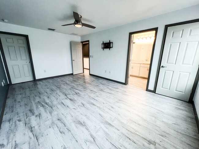 Building Photo - Modern 3-Bedroom Townhome for Rent in St. ...