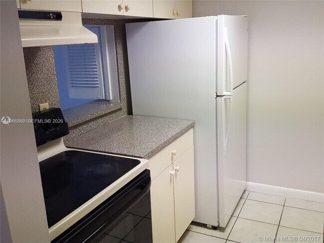 Building Photo - 14601 N Kendall Dr