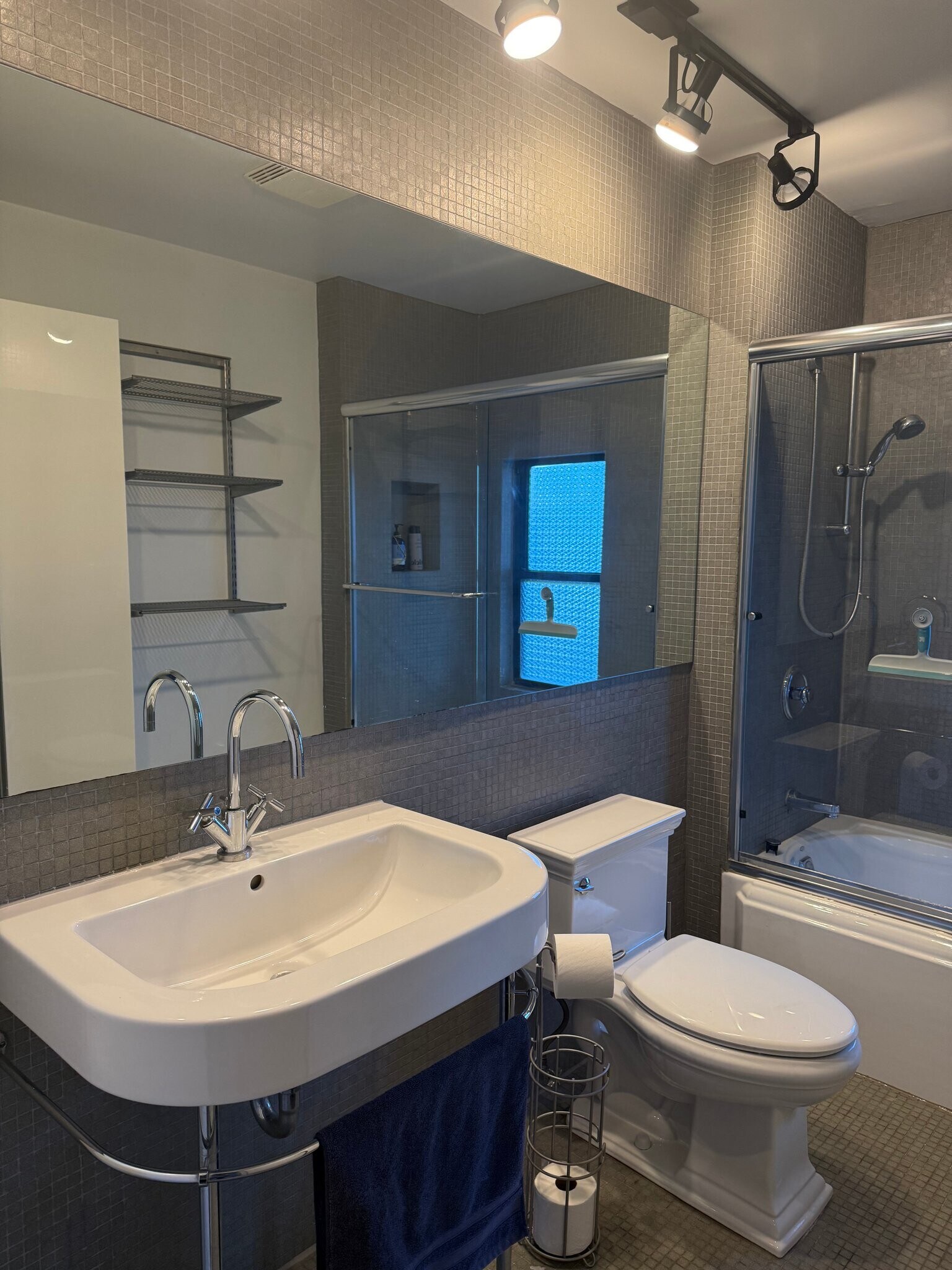 Building Photo - 500 N Washington St