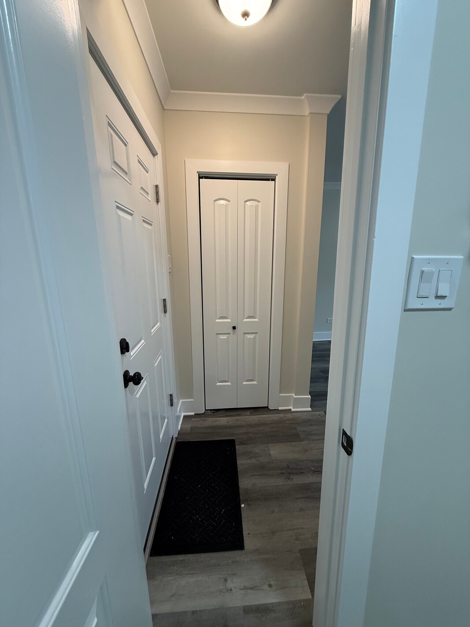 Building Photo - 3838 N Greenview Ave