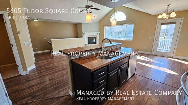Building Photo - 5605 Tudor Square Ct