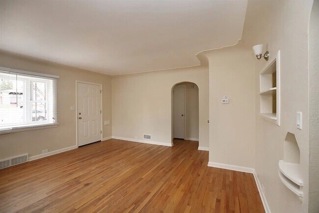 Building Photo - 1745 W Crestline Dr