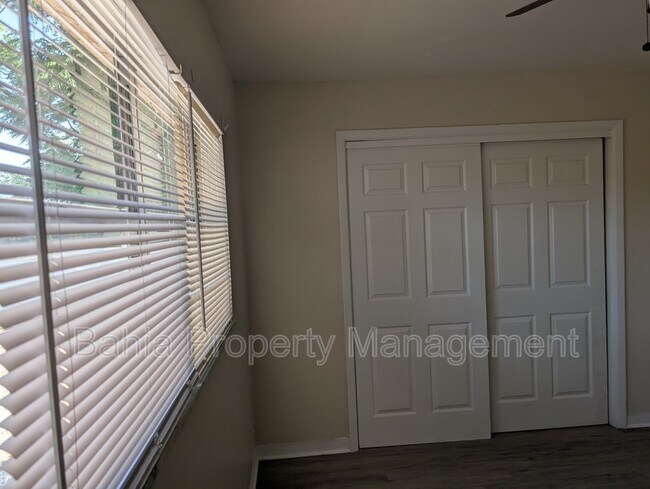 Building Photo - 8944 Temple Terrace Hwy