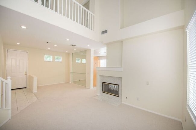 Building Photo - Make this your home