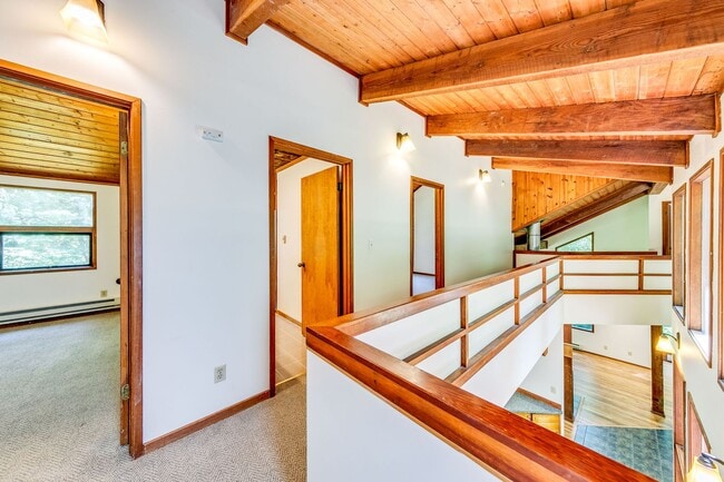 Building Photo - Private 3 Bedroom Home in the Woods