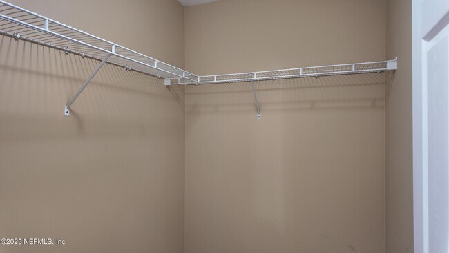 Building Photo - 1060 Beckingham Dr