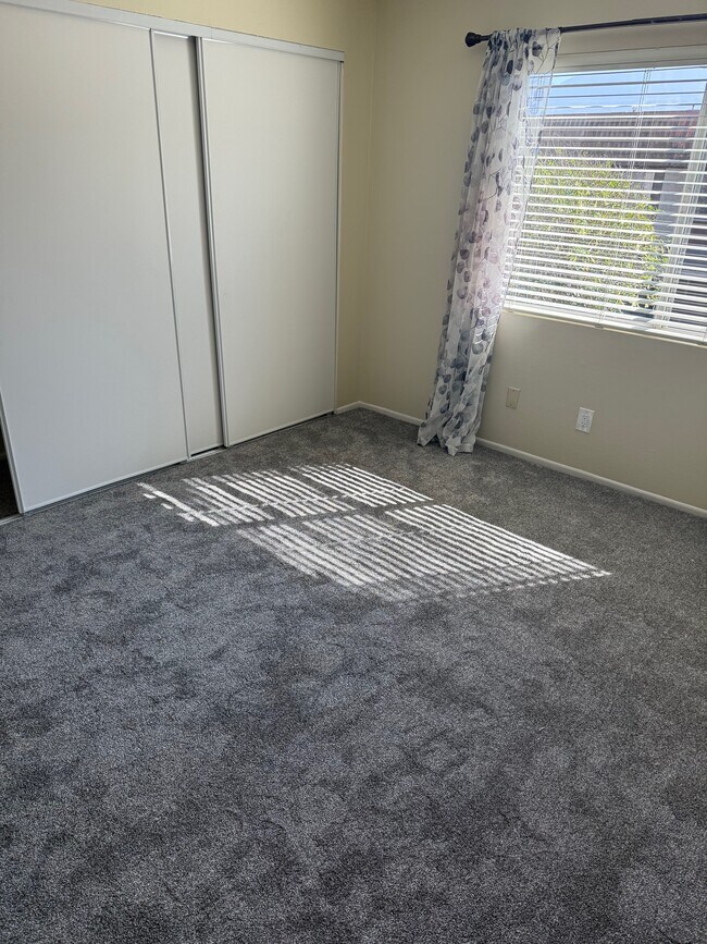 Building Photo - 440 W Santa Barbara St