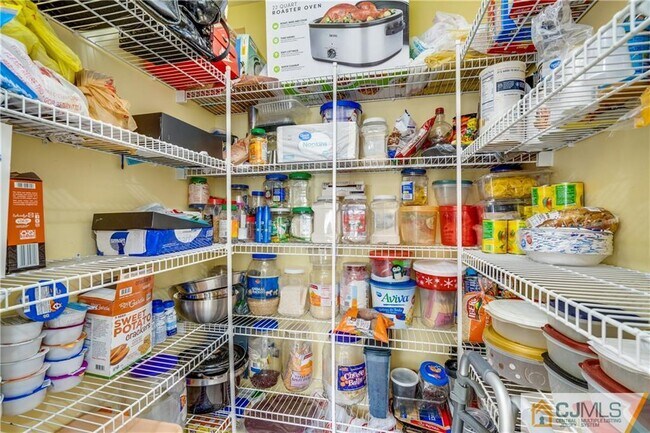 Building Photo - 35 Old Mill Rd