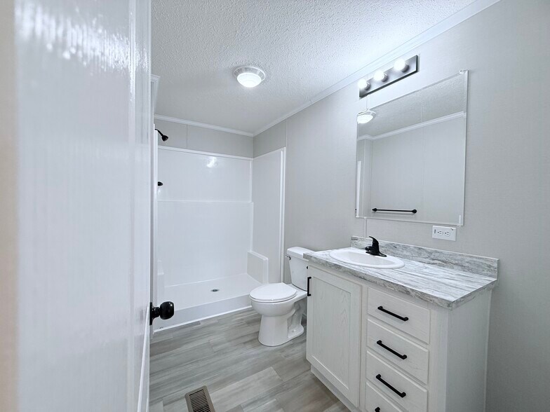 Building Photo - 29805 Jamestown Dr