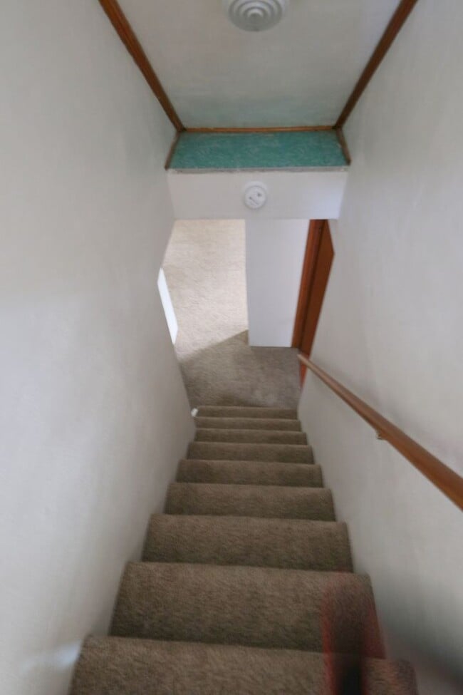 Building Photo - Beautiful 3 Bedroom Home on Goshen's West ...