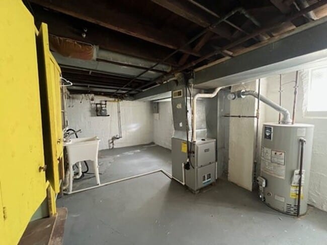 Building Photo - 228 Bowmanville St