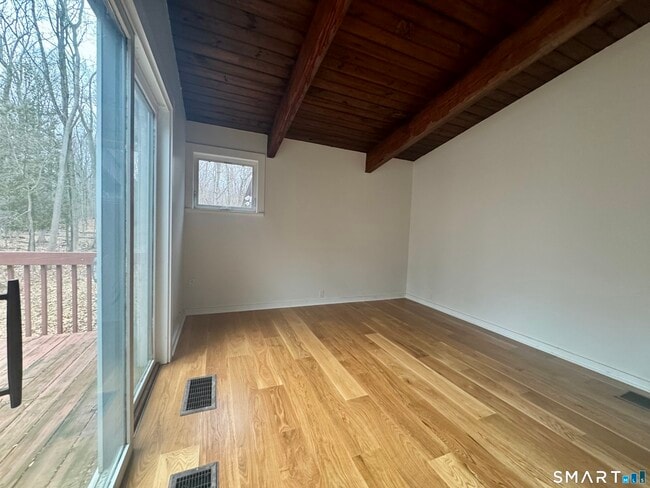 Building Photo - 860 Oakwood Rd