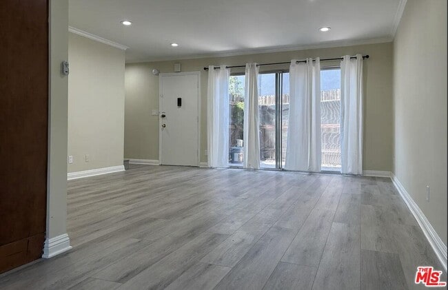 Primary Photo - 567 S Wilton Pl