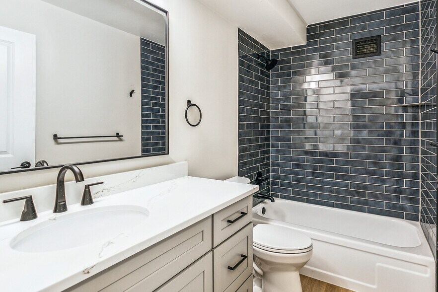 Building Photo - 725 S Alton Way