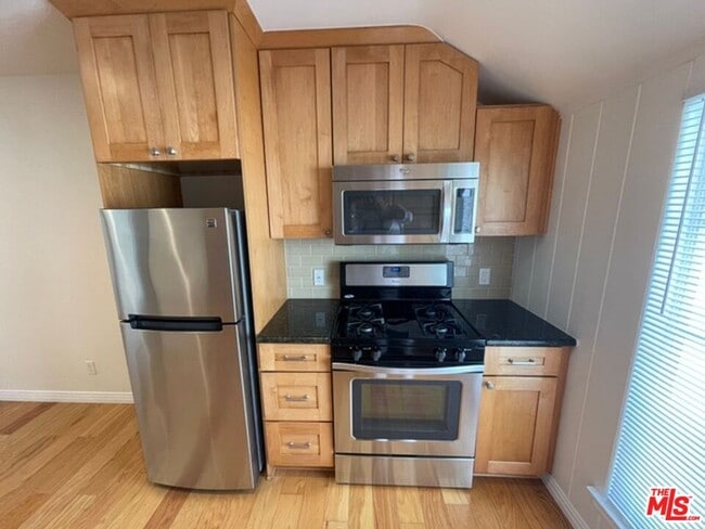 Building Photo - 3192 Queensbury Dr