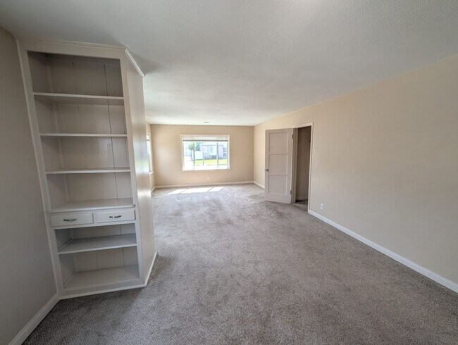 Building Photo - 4829 Gundry Ave
