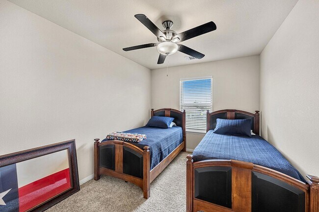 Building Photo - 4520 Graceful Ln