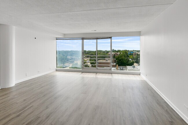 Building Photo - 1770 1st St