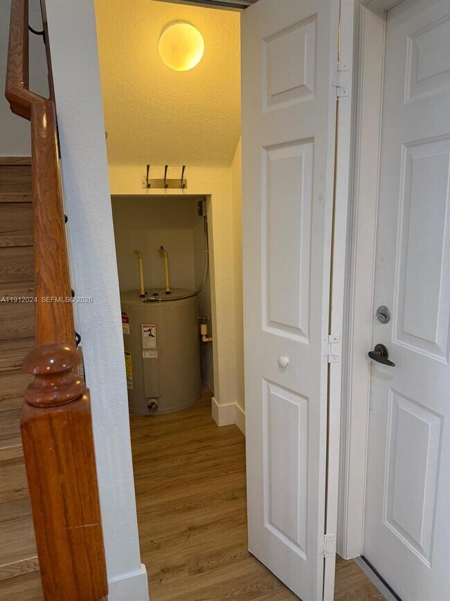 Building Photo - 14934 SW 41st Ln