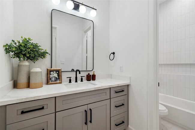 Building Photo - 6528 Weston St