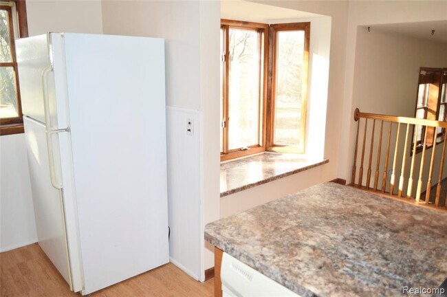 Building Photo - 8344 Ellis Rd