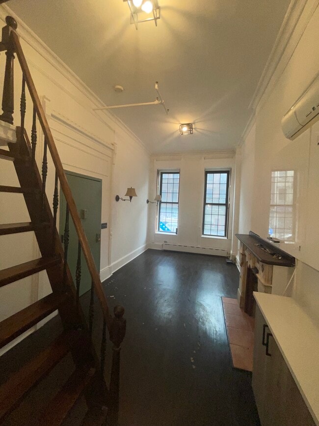 Building Photo - 2832 W 19th St