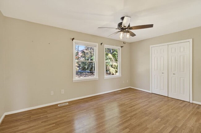 Building Photo - 207 Choisy Crescent