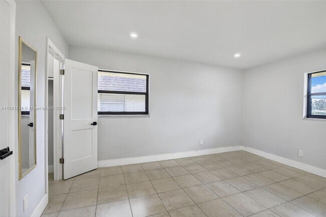 Building Photo - 1721 SW 40th Terrace